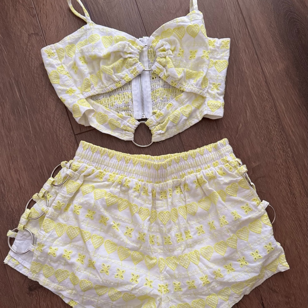Millau Yellow and White Heart Set